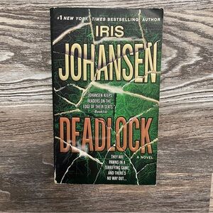 Iris Johansen Deadlock Paperback Book